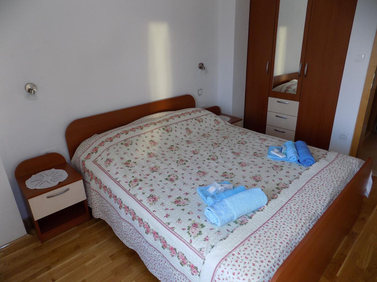 Vacation Apartments Feniks Tučepi Exterior foto